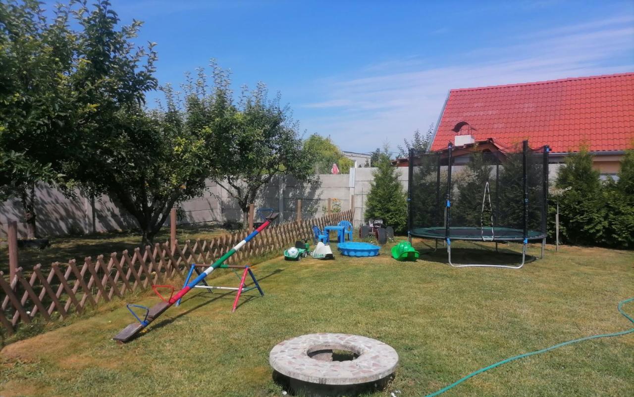 ホテル Ubytovanie Harmony House Veľký Meder エクステリア 写真