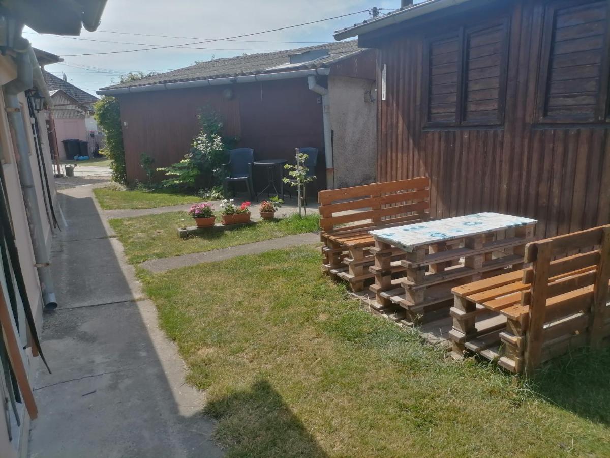 ホテル Ubytovanie Harmony House Veľký Meder エクステリア 写真